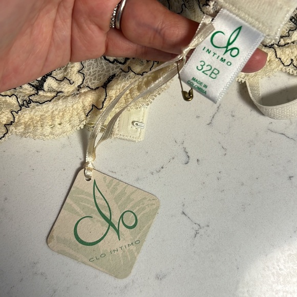 Clo Intimo Fortuna Balconet bra size 32B - Picture 5 of 5